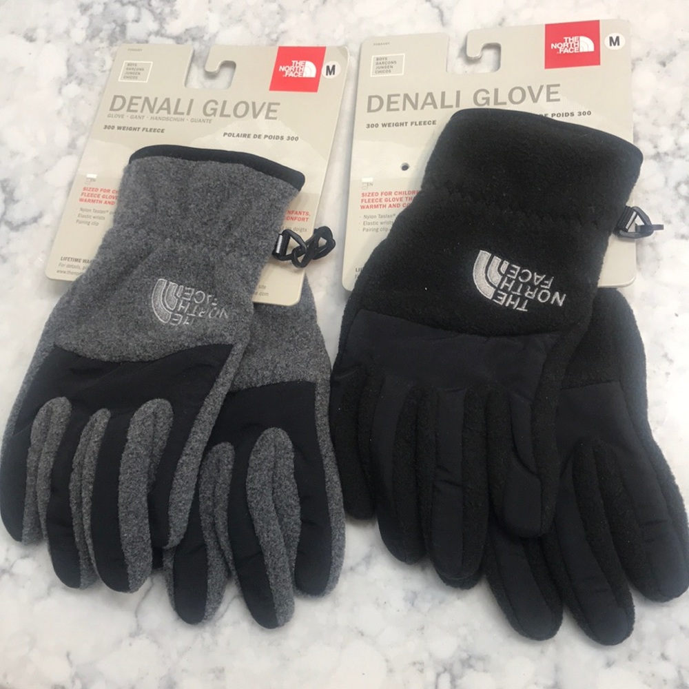 The North Face Youth Boys Denali gloves. NWT
